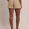 Daphne Short