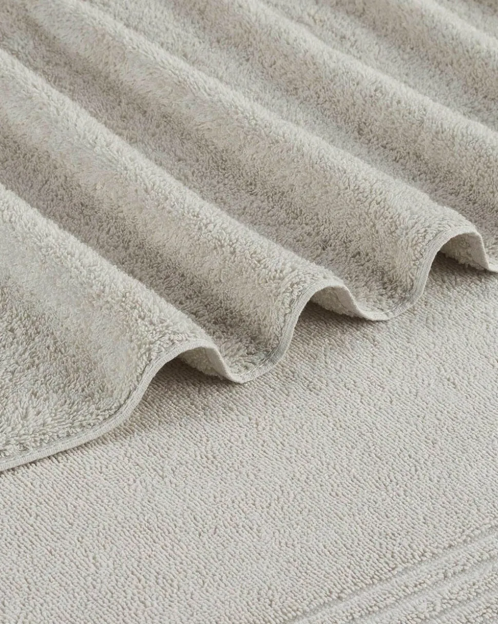Southern Tide Performance Oversized Bath Towel